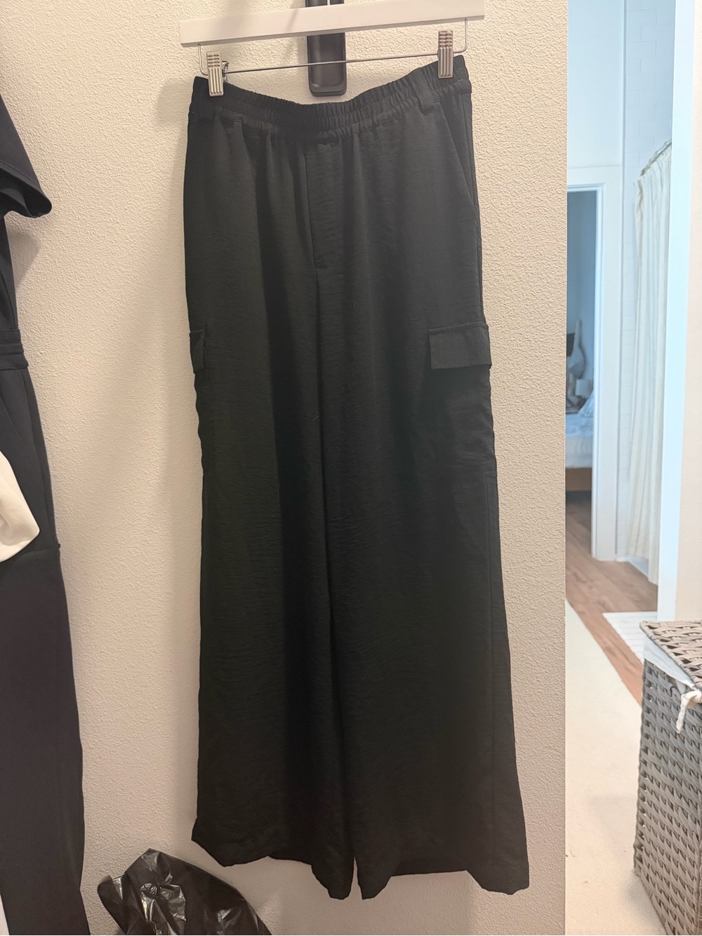 Women's Black Wide-Leg Cargo Pants with Elastic Waist